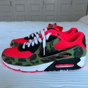 Nike men’s air max camo and hot pink brand new!